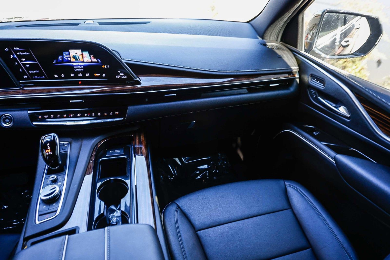 Used 2022 Cadillac Escalade ESV Luxury image 15