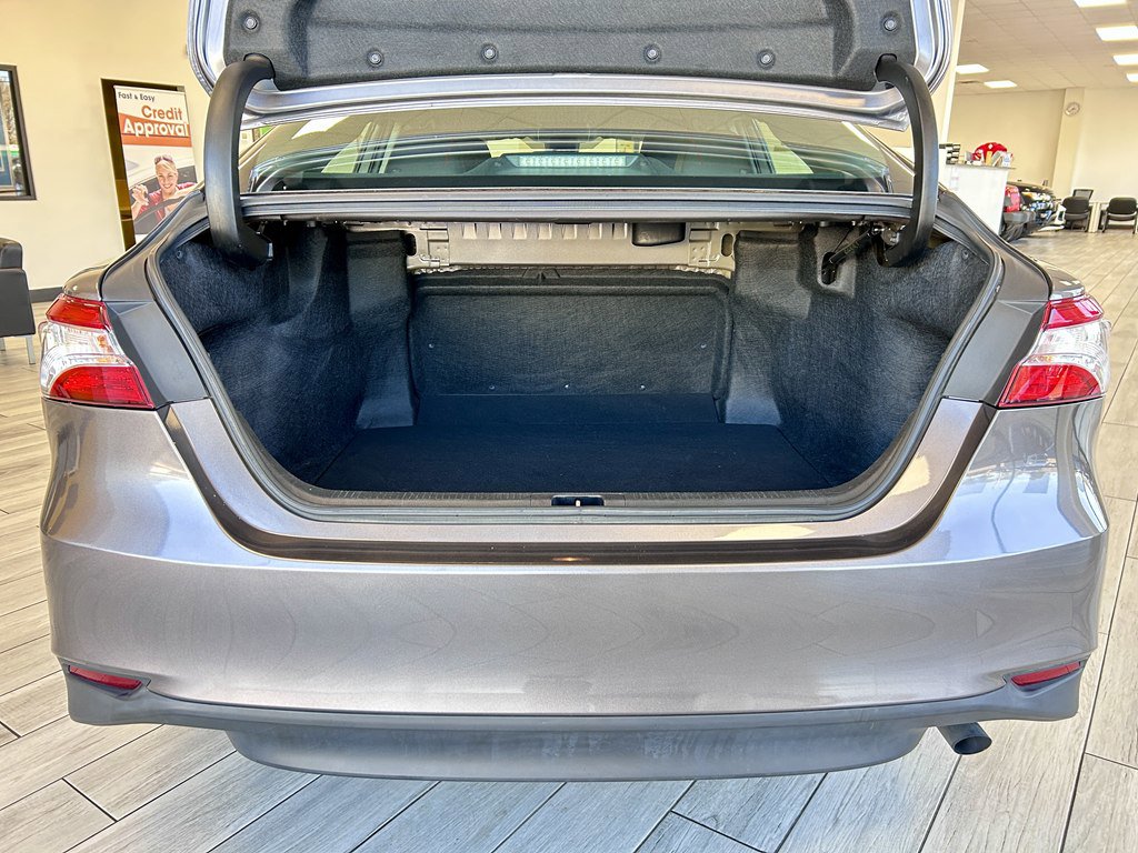 Used 2019 Toyota Camry L image 9
