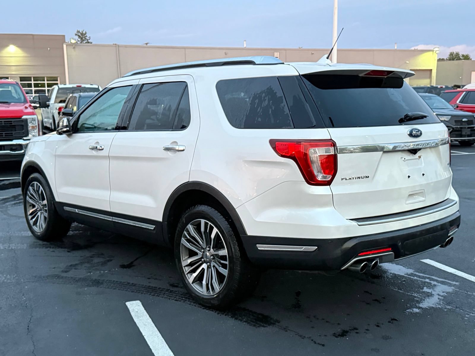Used 2018 Ford Explorer Platinum AWD/4WD image 6
