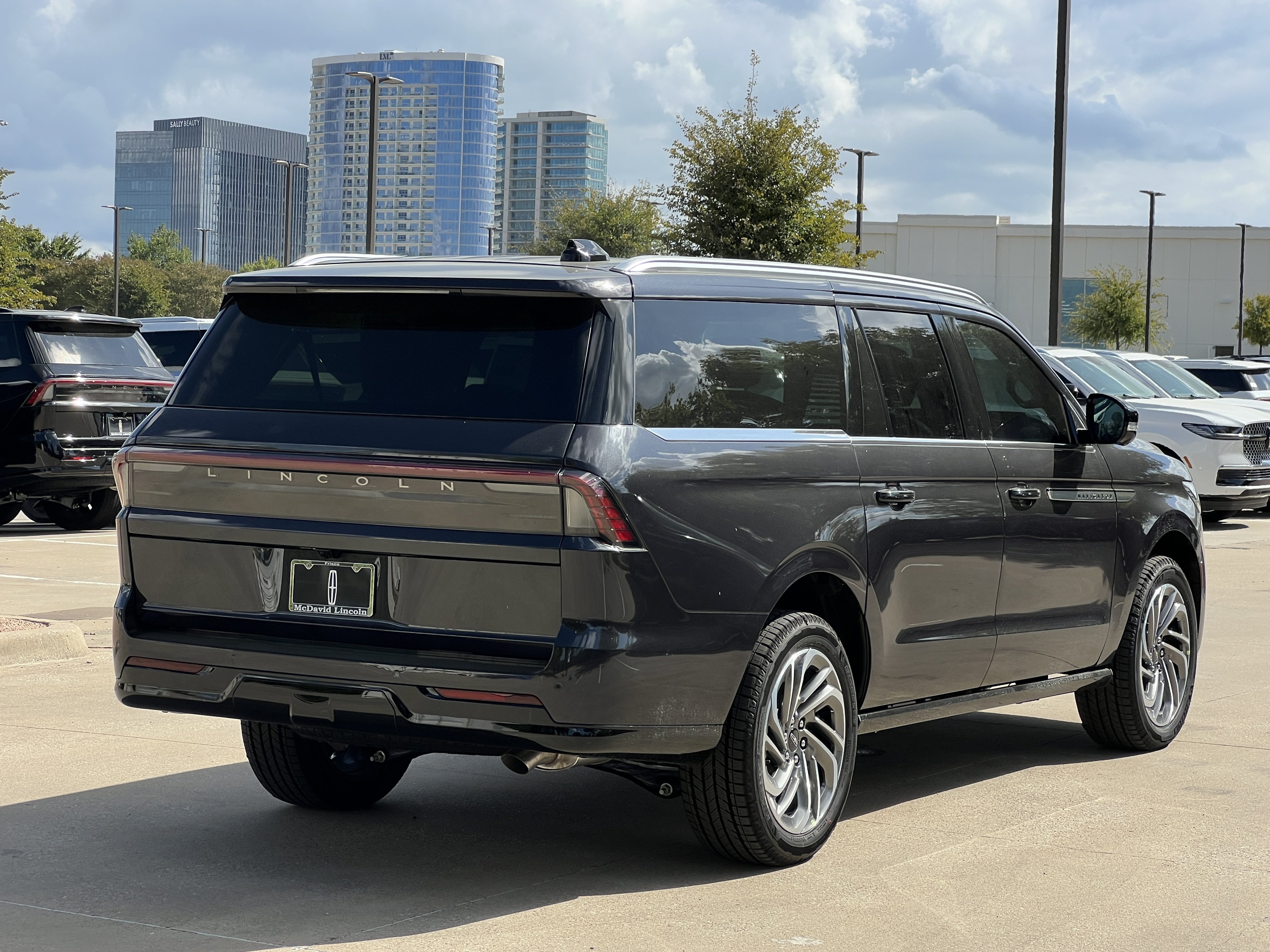 New 2027 Lincoln Navigator L Reserve AWD/4WD image 9
