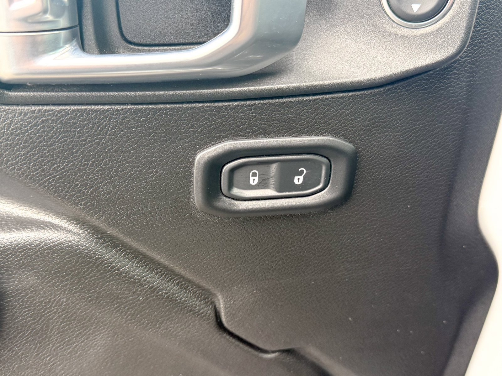 Used 2022 Jeep Gladiator Sport image 16