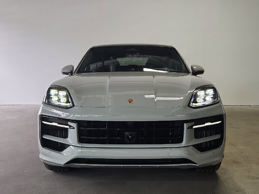 New 2026 Porsche Cayenne GTS AWD/4WD image 8