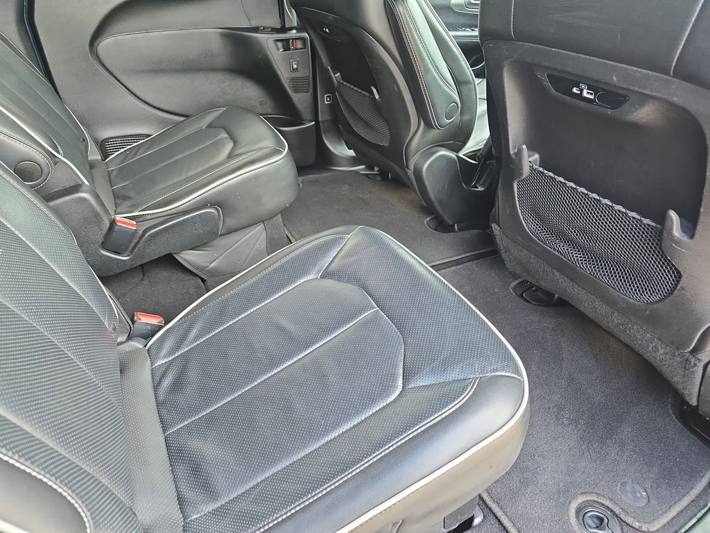 Used 2022 Chrysler Pacifica Limited w/ S Appearance Package FWD image 11