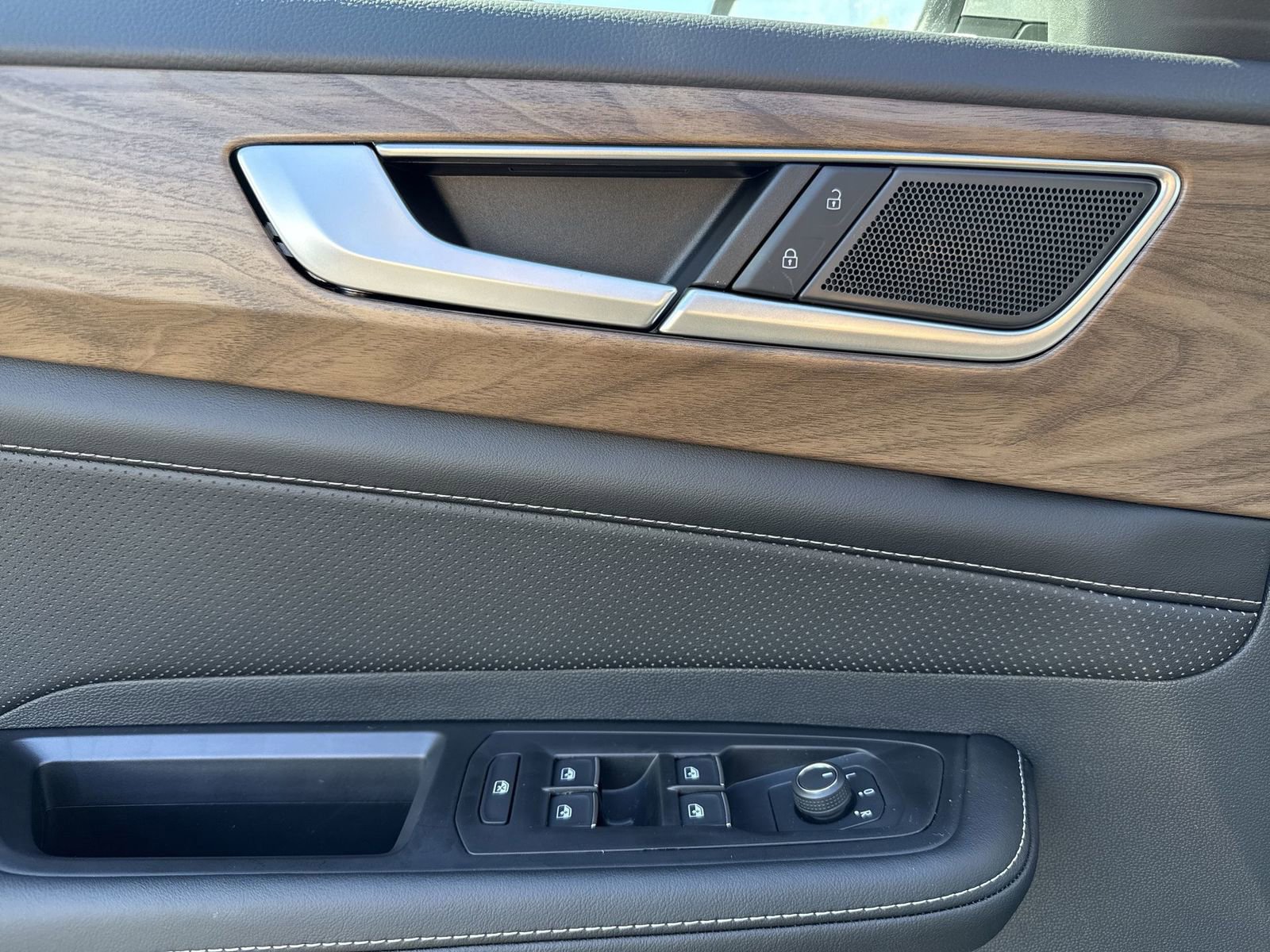 New 2026 Volkswagen Atlas SE image 14