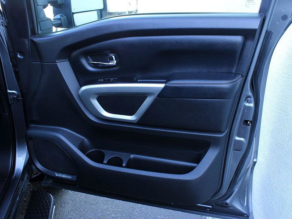 Used 2016 Nissan Titan SL image 28