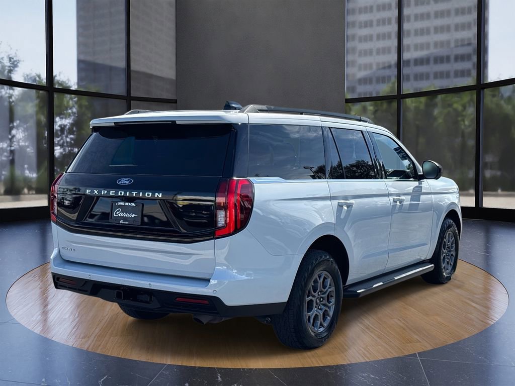 Certified 2025 Ford Expedition Active image 3