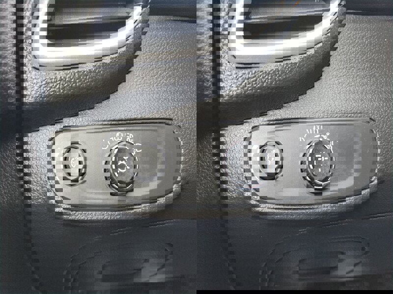 Used 2019 Chevrolet Trax LT w/ LT Convenience Package AWD/4WD image 17