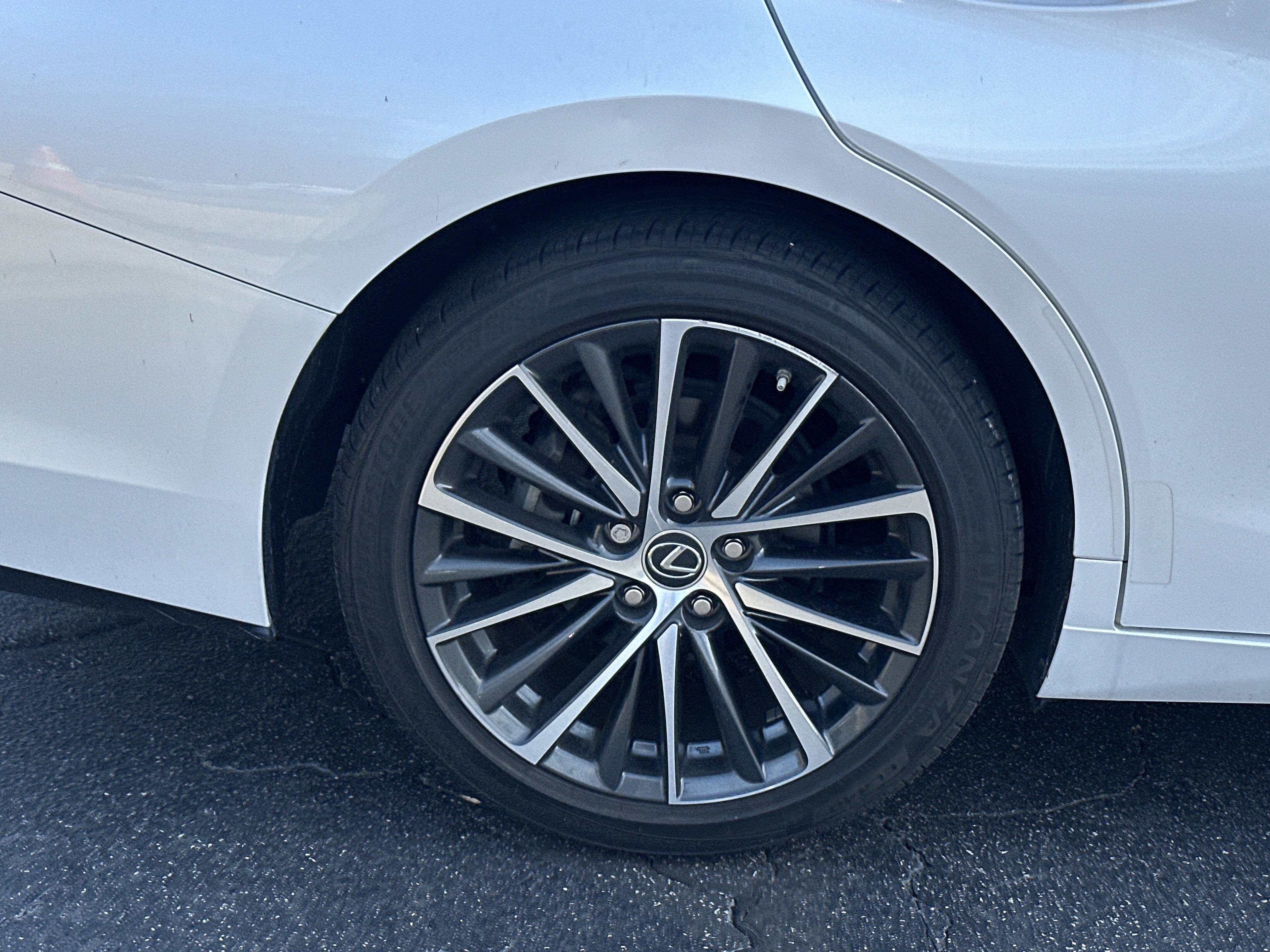 Used 2024 Lexus ES 350 w/ Premium Package image 19