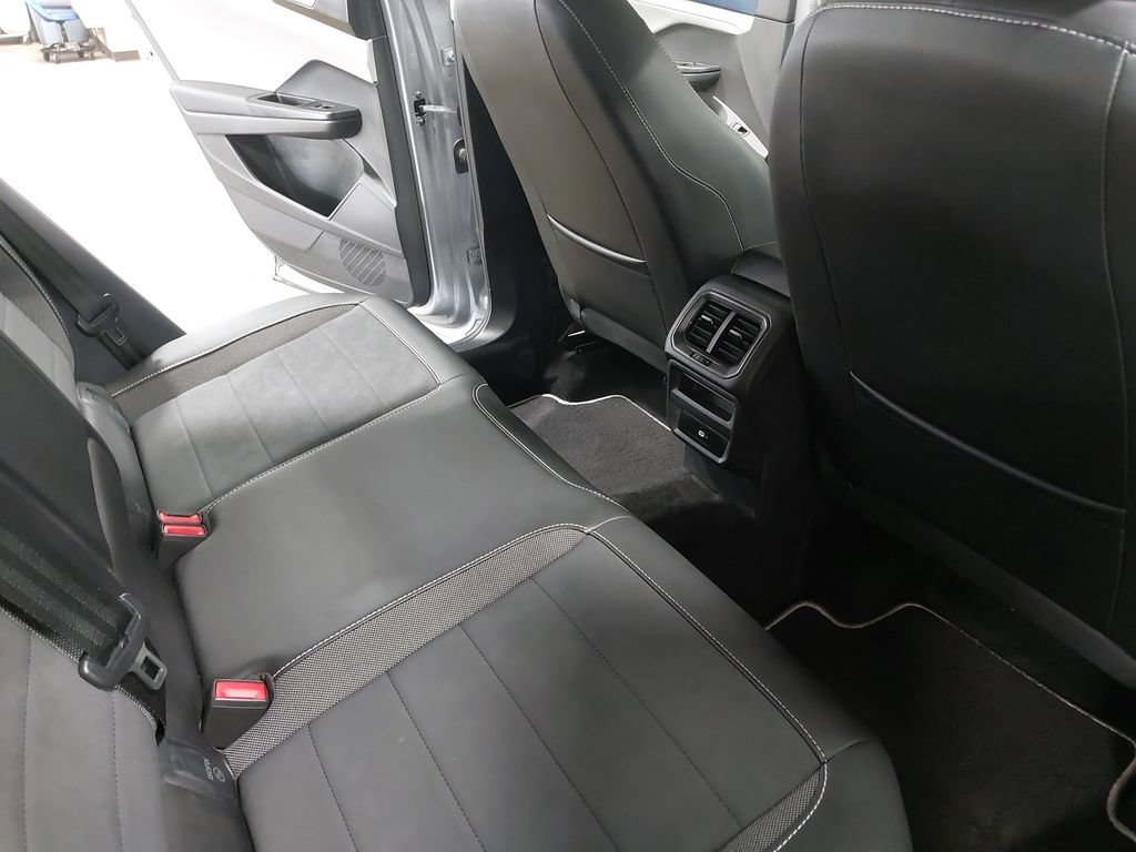 Used 2023 Volkswagen Taos SE w/ Panoramic Sunroof Package AWD/4WD image 11