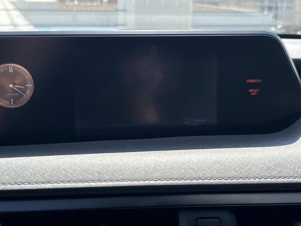 Used 2019 Lexus UX 200 w/ Premium Package image 34