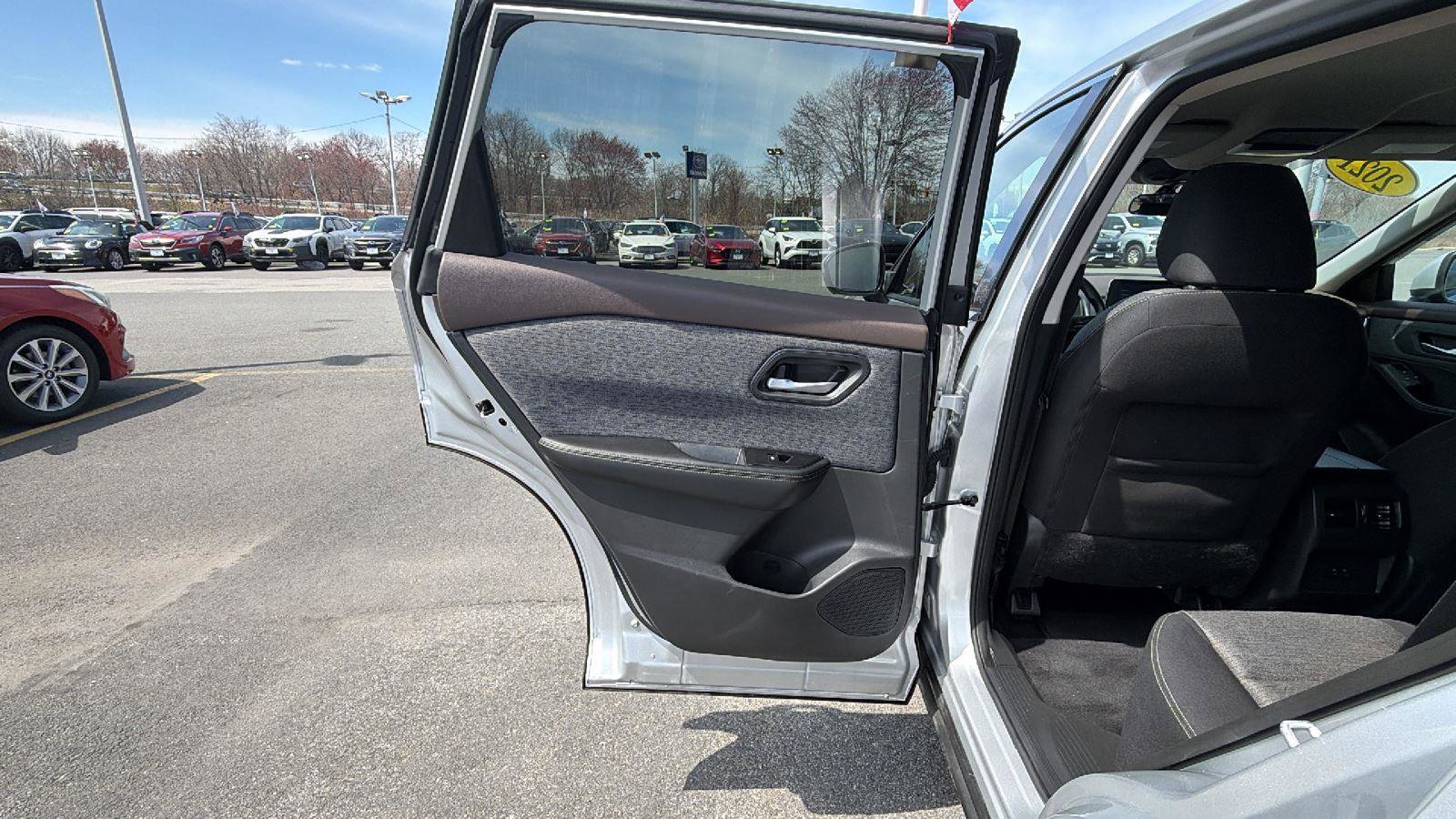 Used 2021 Nissan Rogue SV AWD/4WD image 33