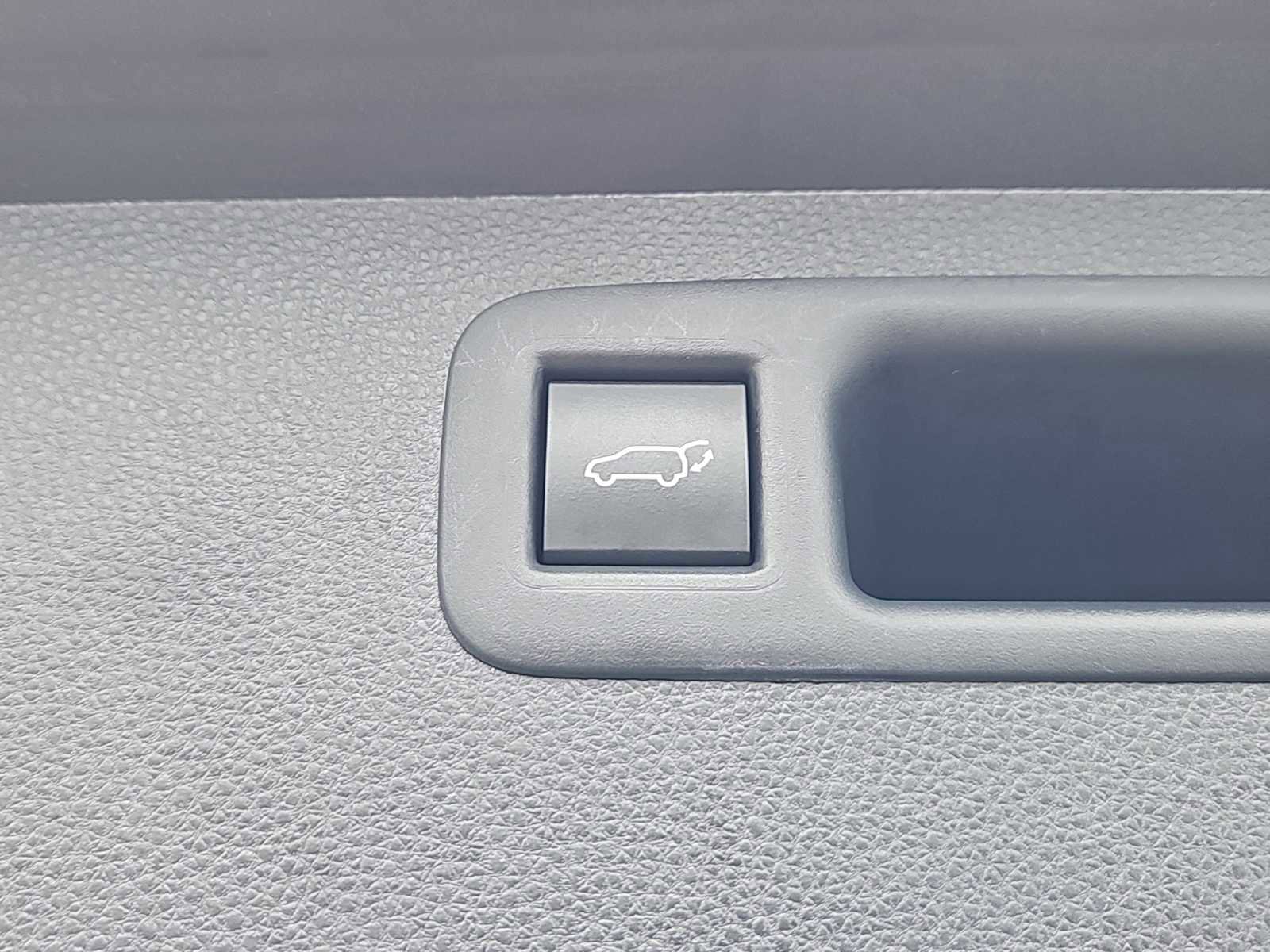 Used 2022 Toyota Highlander XLE AWD/4WD image 20