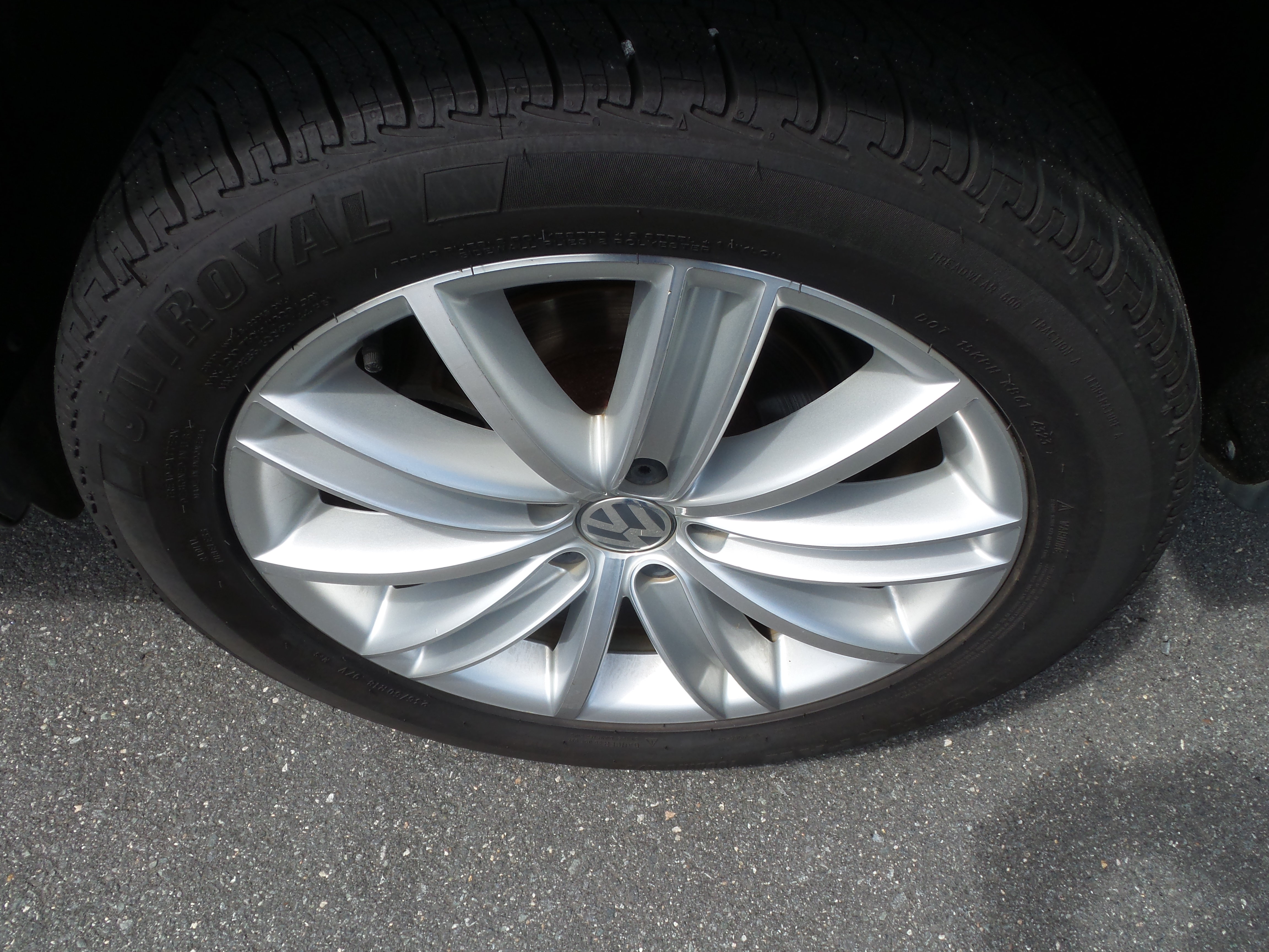 Used 2015 Volkswagen Tiguan SEL FWD image 10