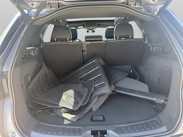 Used 2022 Land Rover Discovery Sport SE image 11