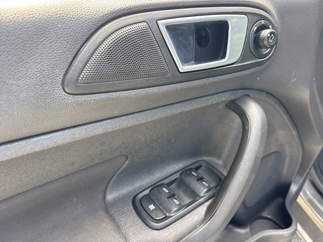 Used 2016 Ford Fiesta SE w/ Cold Weather Package FWD image 17