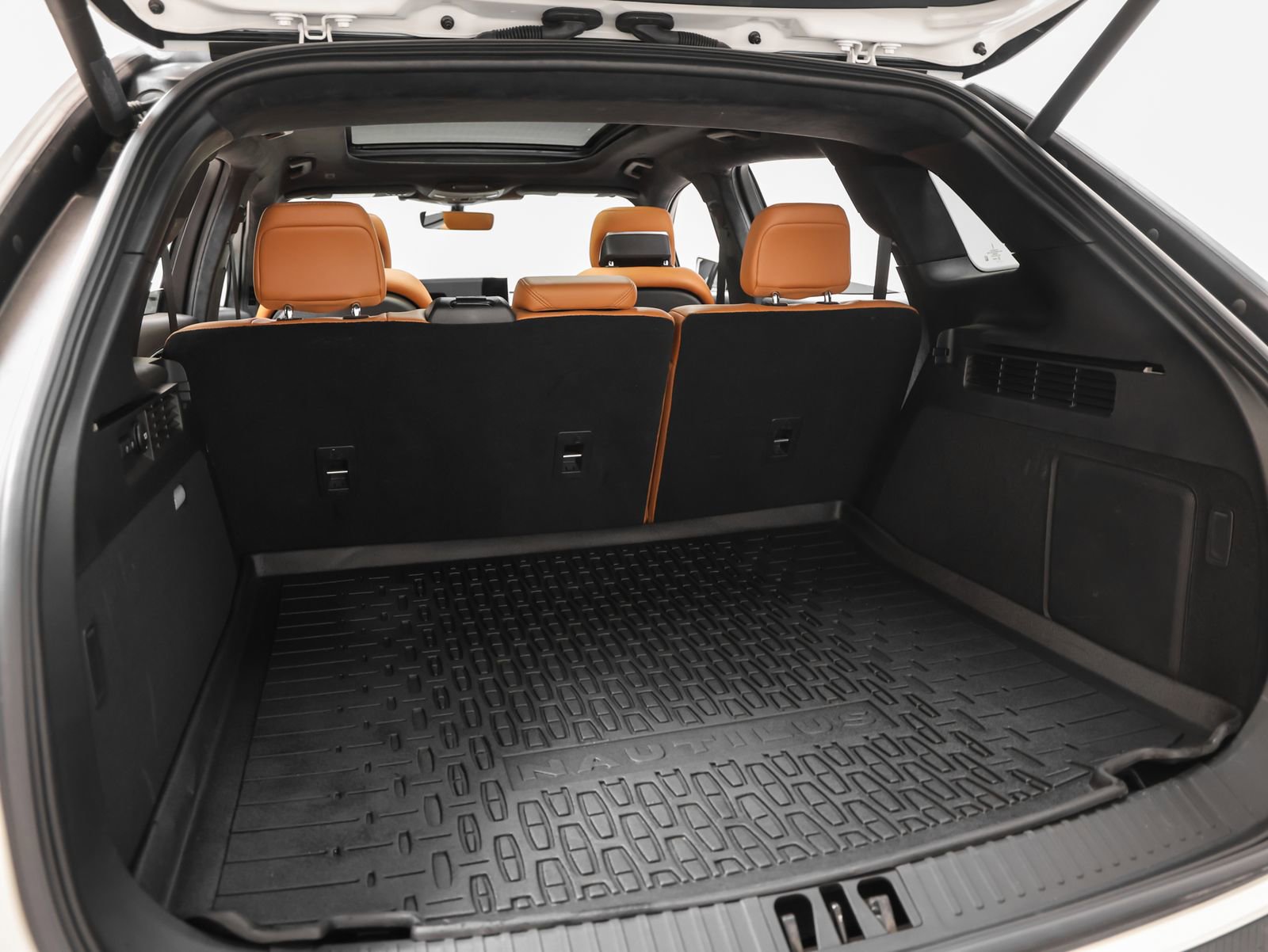 Used 2023 Lincoln Nautilus Black Label AWD/4WD image 17