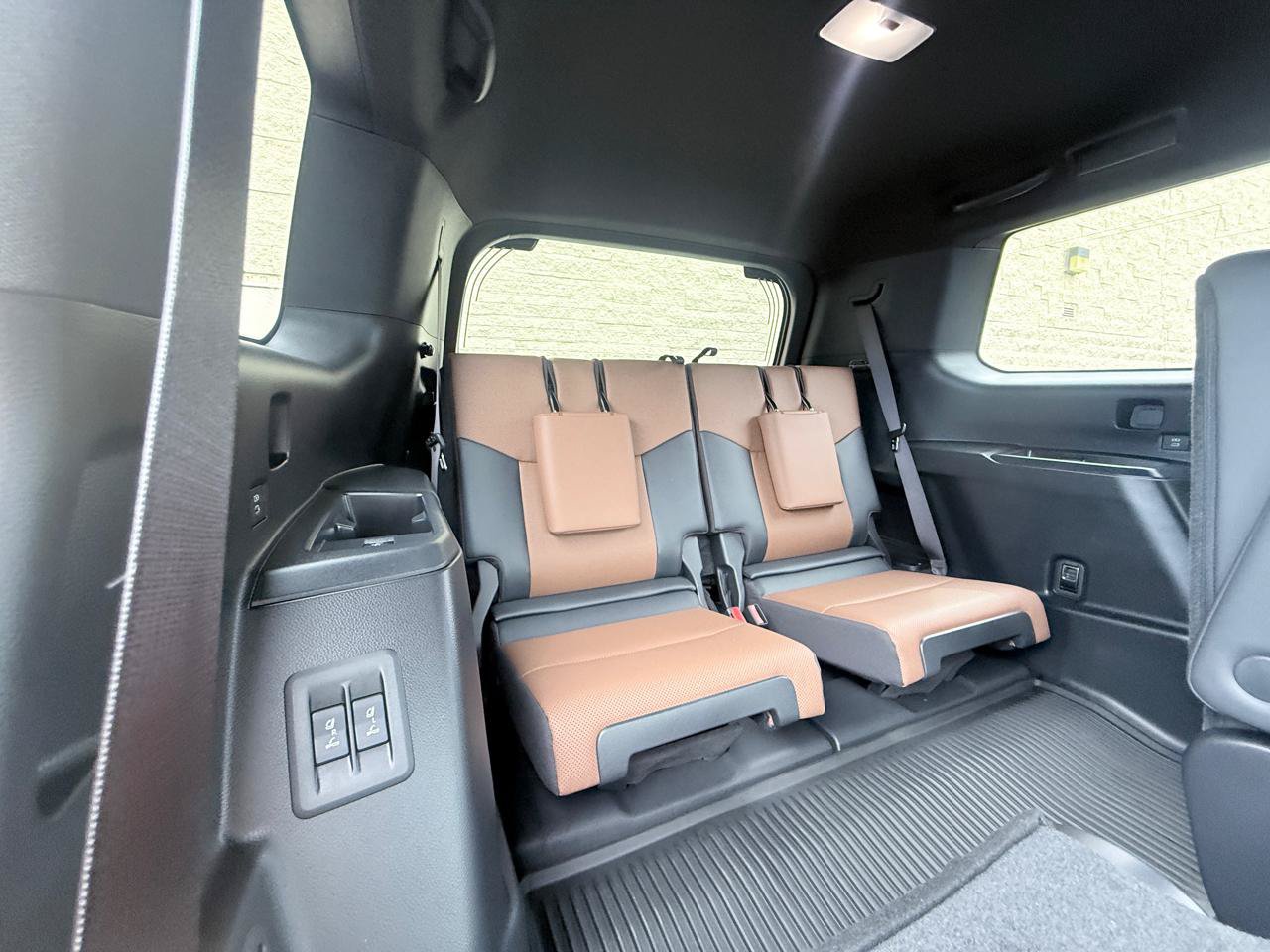 Used 2025 Lexus GX 550 w/ Accessory Package (2T) AWD/4WD image 13