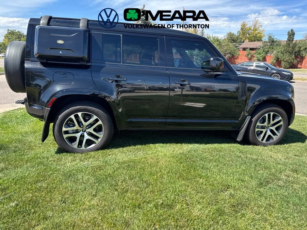 Used 2024 Land Rover Defender 110 X-Dynamic SE AWD/4WD image 6