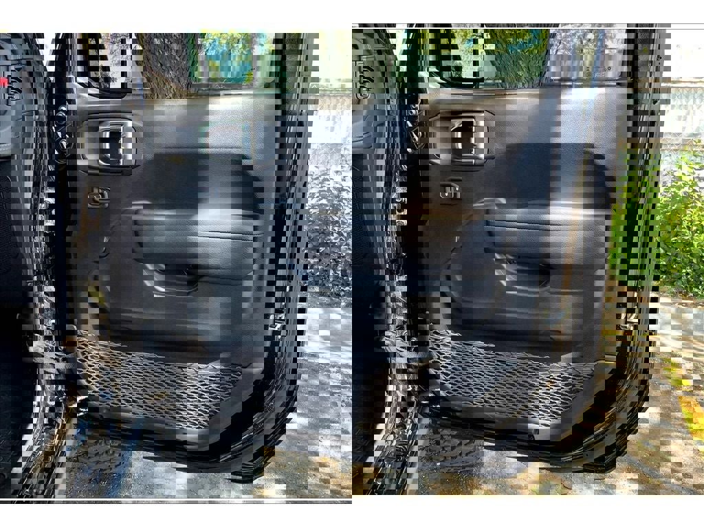 Used 2024 Jeep Wrangler Unlimited Rubicon w/ Technology Group image 24