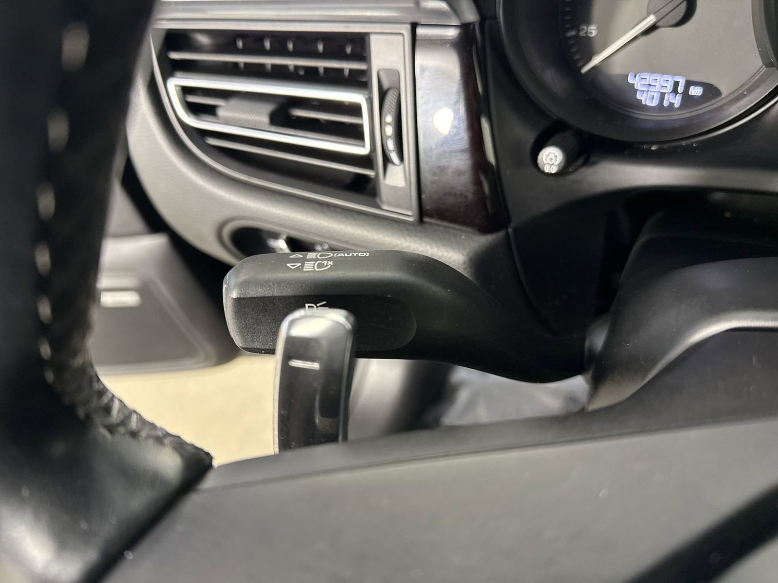 Used 2022 Porsche Macan S AWD/4WD image 14