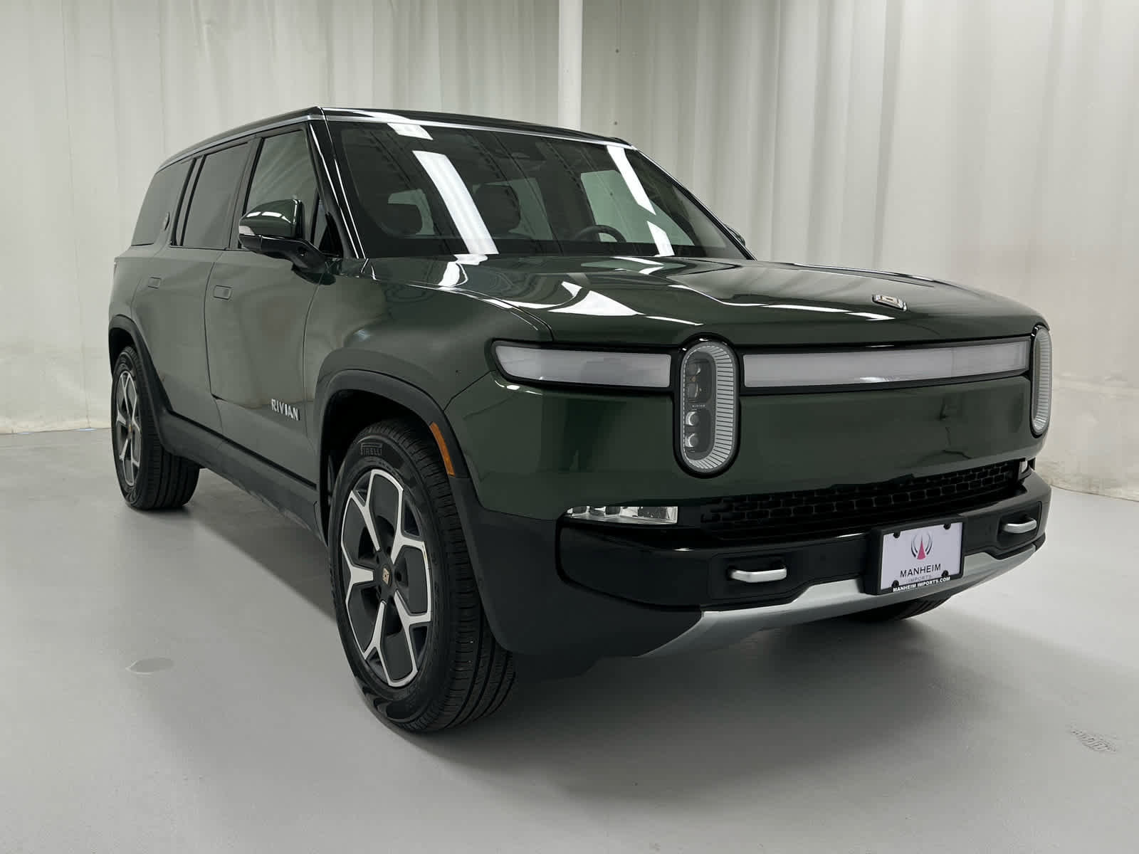 Used 2024 Rivian R1S Adventure image 1
