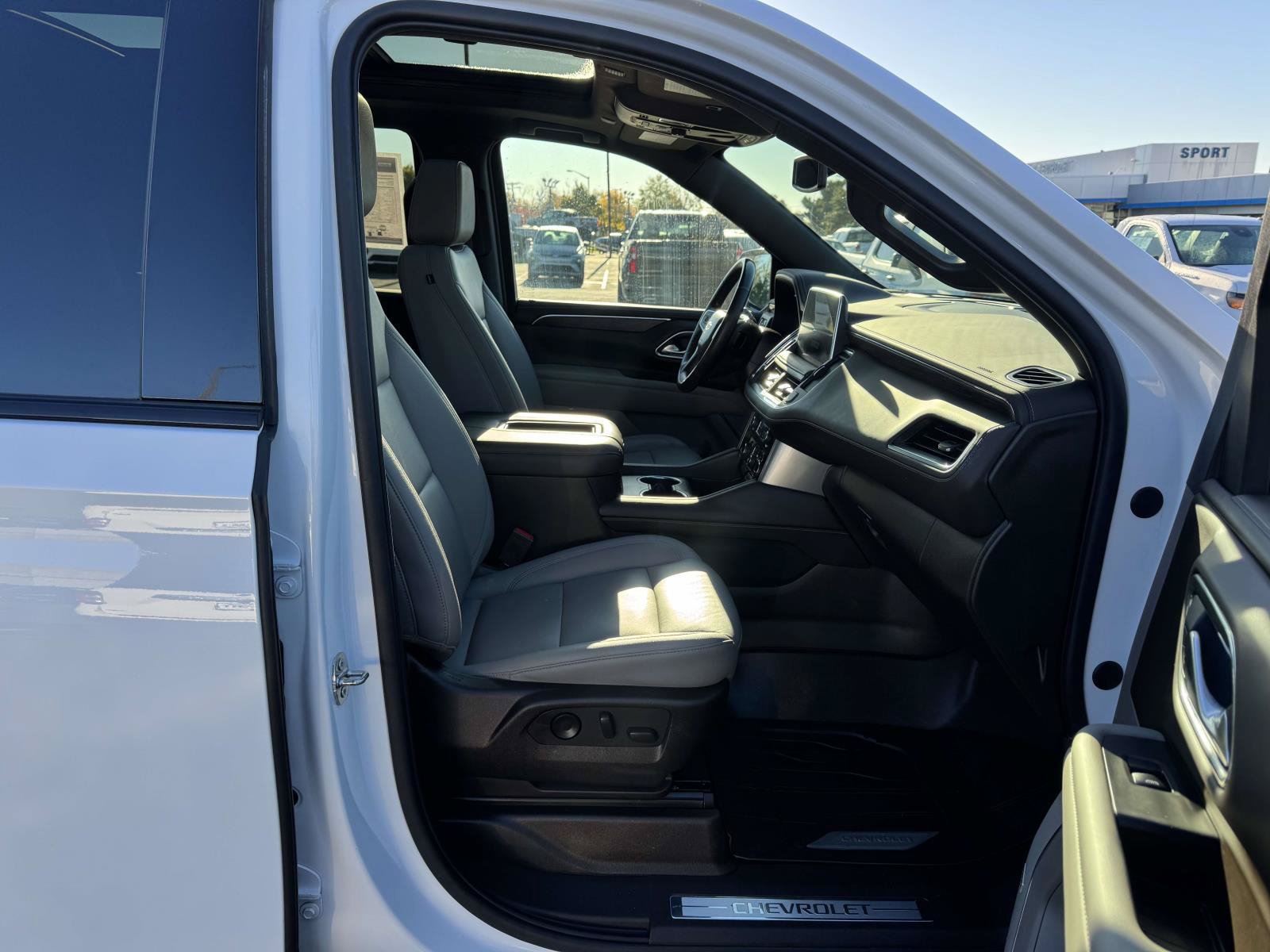 Used 2022 Chevrolet Tahoe Z71 w/ Z71 Off-Road Package AWD/4WD image 14