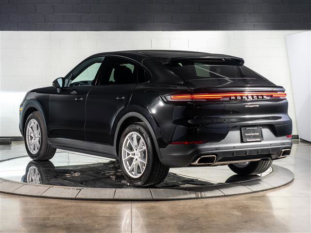 Certified 2025 Porsche Cayenne Coupe image 3