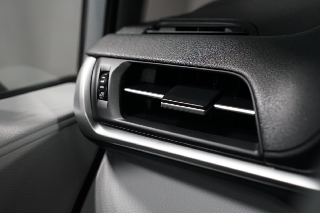 Certified 2025 Toyota Sienna XLE FWD image 25