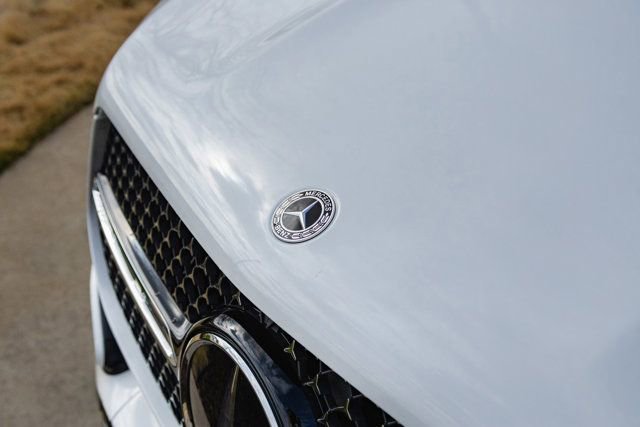 Certified 2024 Mercedes-Benz GLE 450e 4MATIC image 3