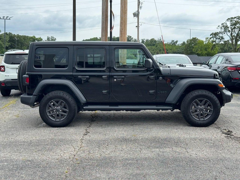 Used 2024 Jeep Wrangler Unlimited Sport AWD/4WD image 2