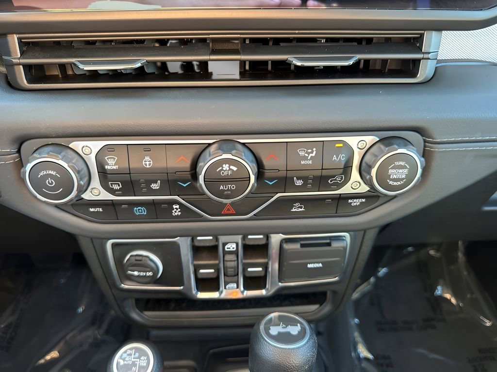 Used 2024 Jeep Wrangler Unlimited Sahara image 17
