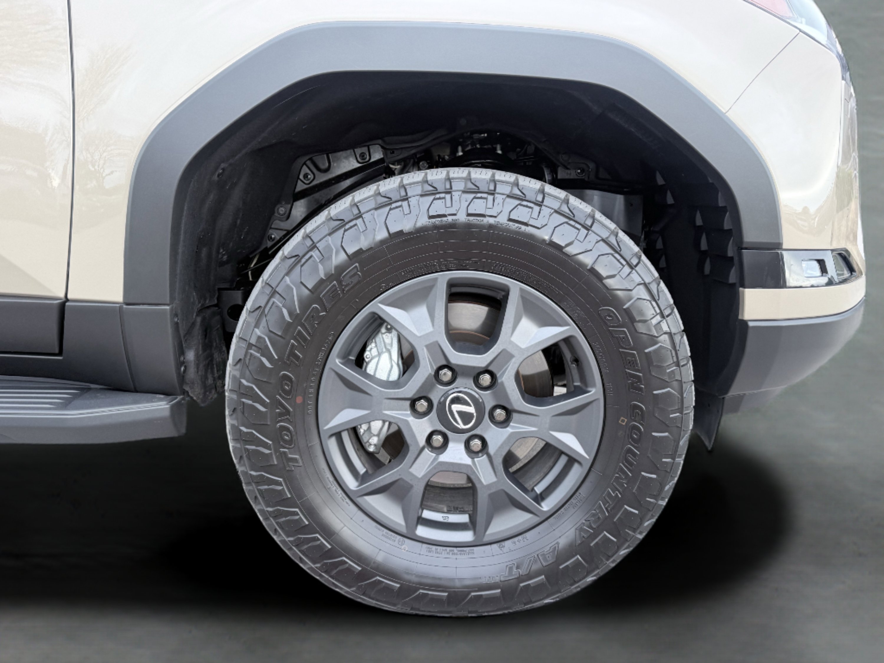 Used 2025 Lexus GX 550 AWD/4WD image 9