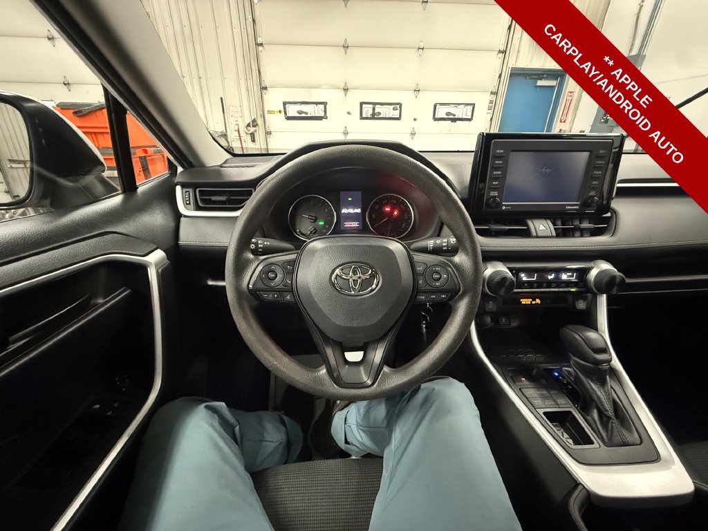 Used 2022 Toyota RAV4 LE AWD/4WD image 16