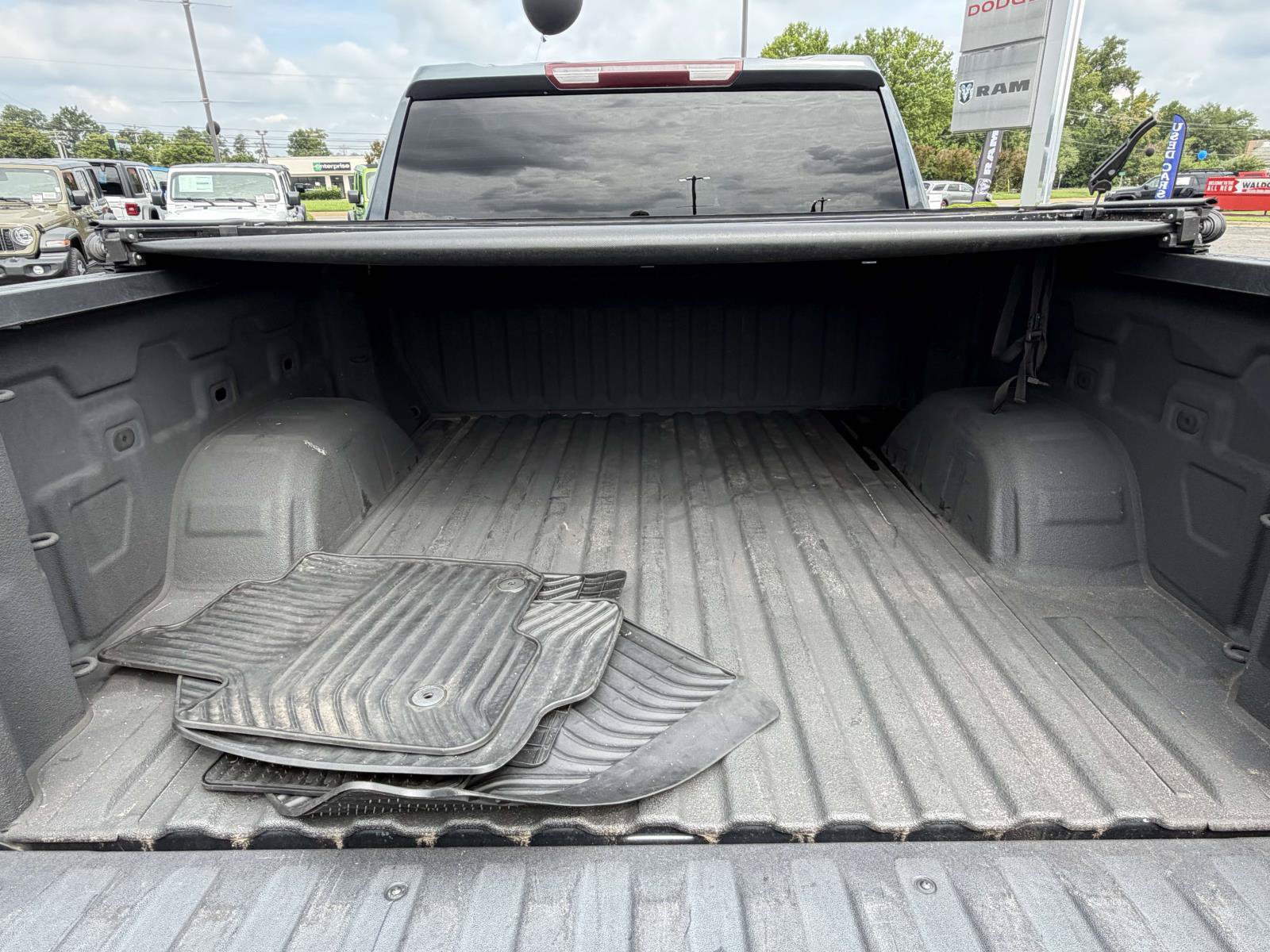 Used 2022 Chevrolet Silverado 1500 LT AWD/4WD image 35