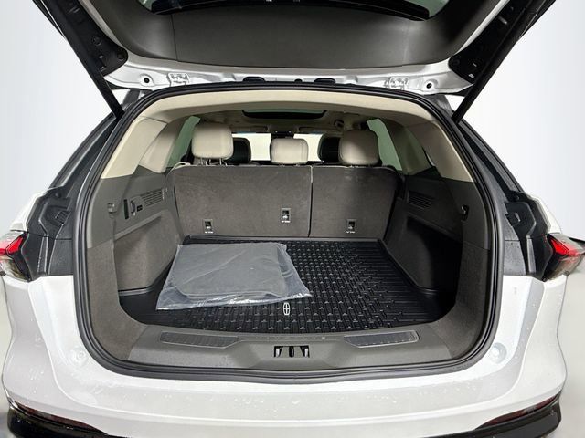 Used 2024 Lincoln Nautilus Premier w/ Equipment Group 102A image 28