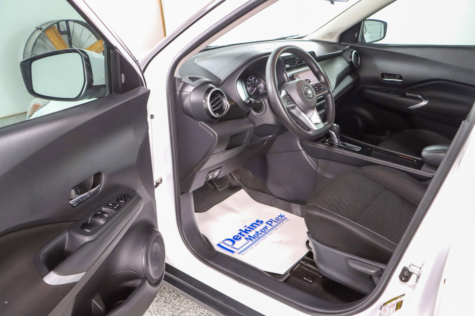 Used 2021 Nissan Kicks SV image 3