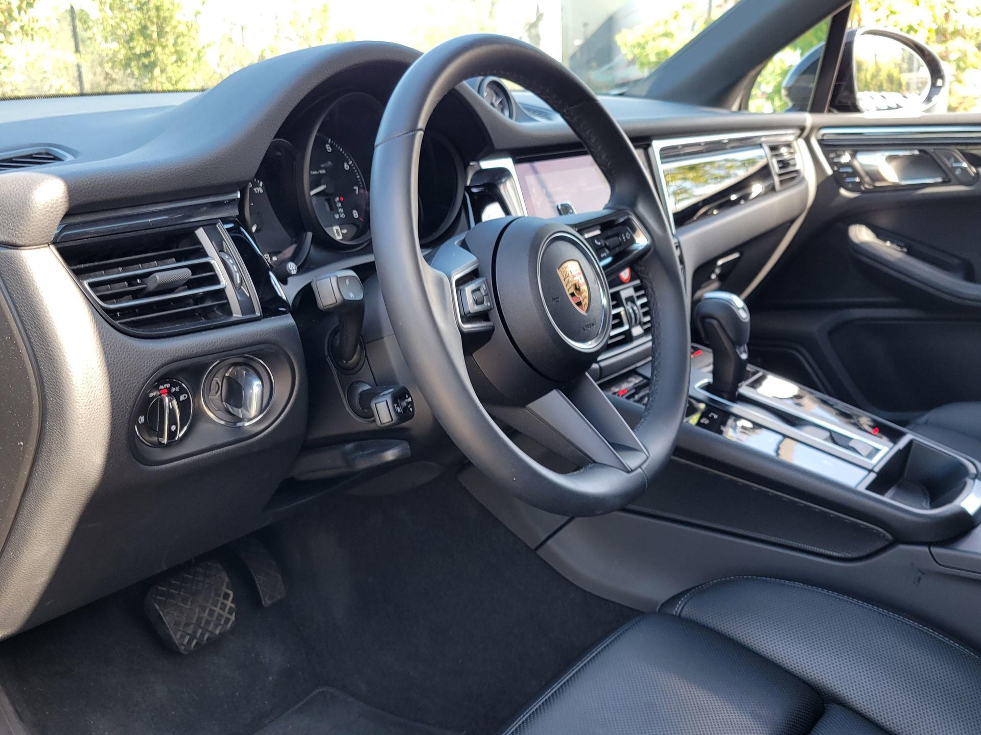 Used 2025 Porsche Macan image 4