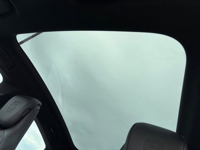 Used 2021 Porsche Taycan image 10