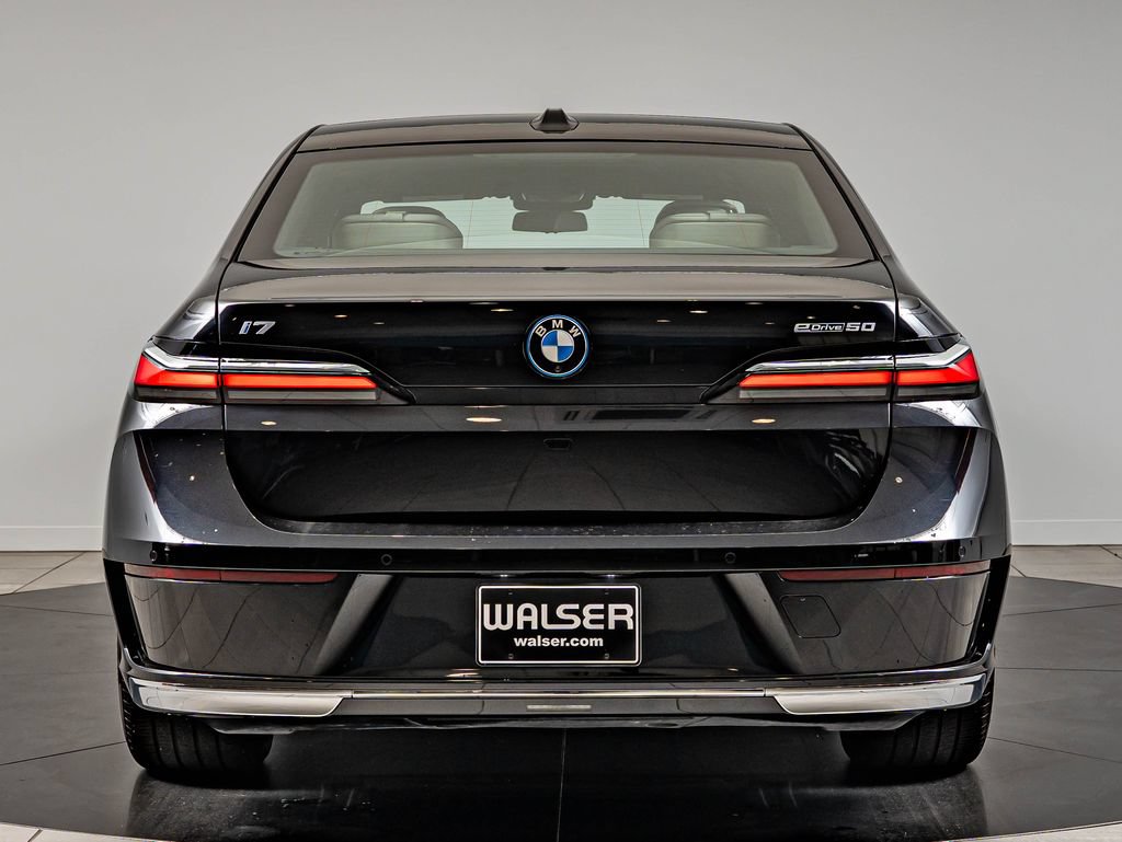 Used 2024 BMW i7 eDrive50 RWD image 6