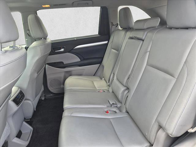Used 2015 Toyota Highlander XLE FWD image 18