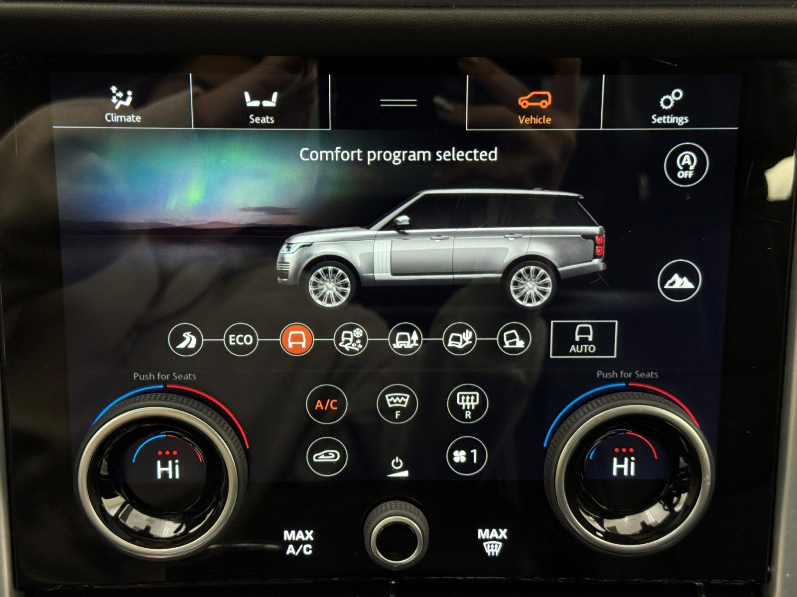 Used 2020 Land Rover Range Rover HSE image 35