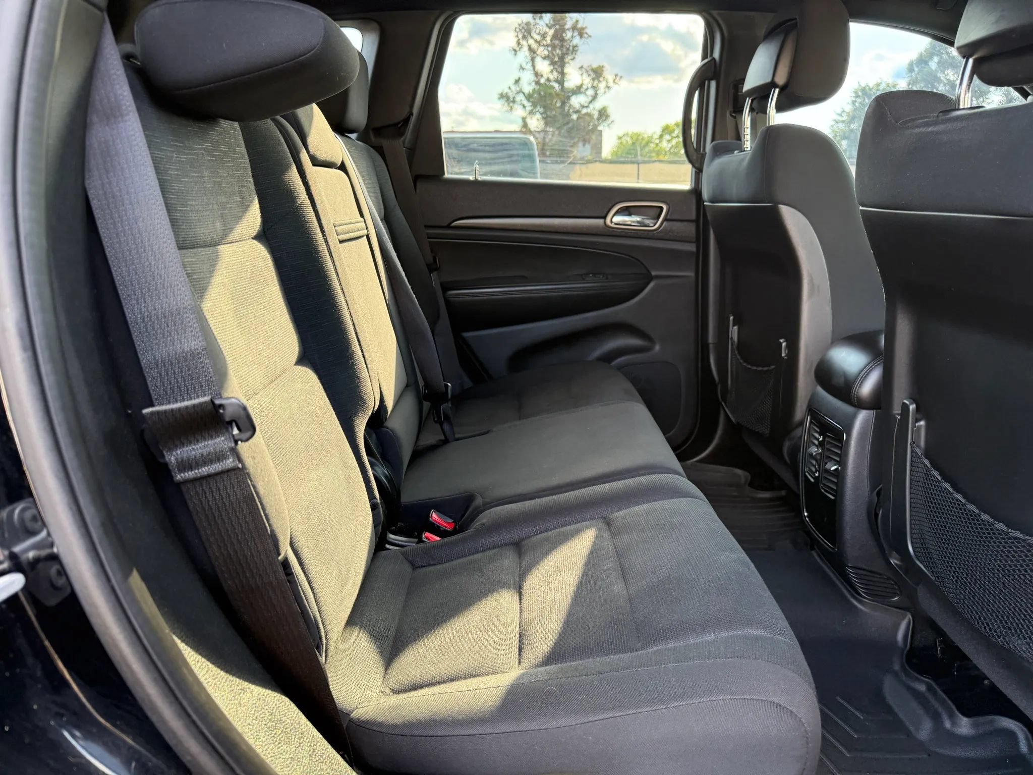 Used 2017 Jeep Grand Cherokee Laredo AWD/4WD image 20