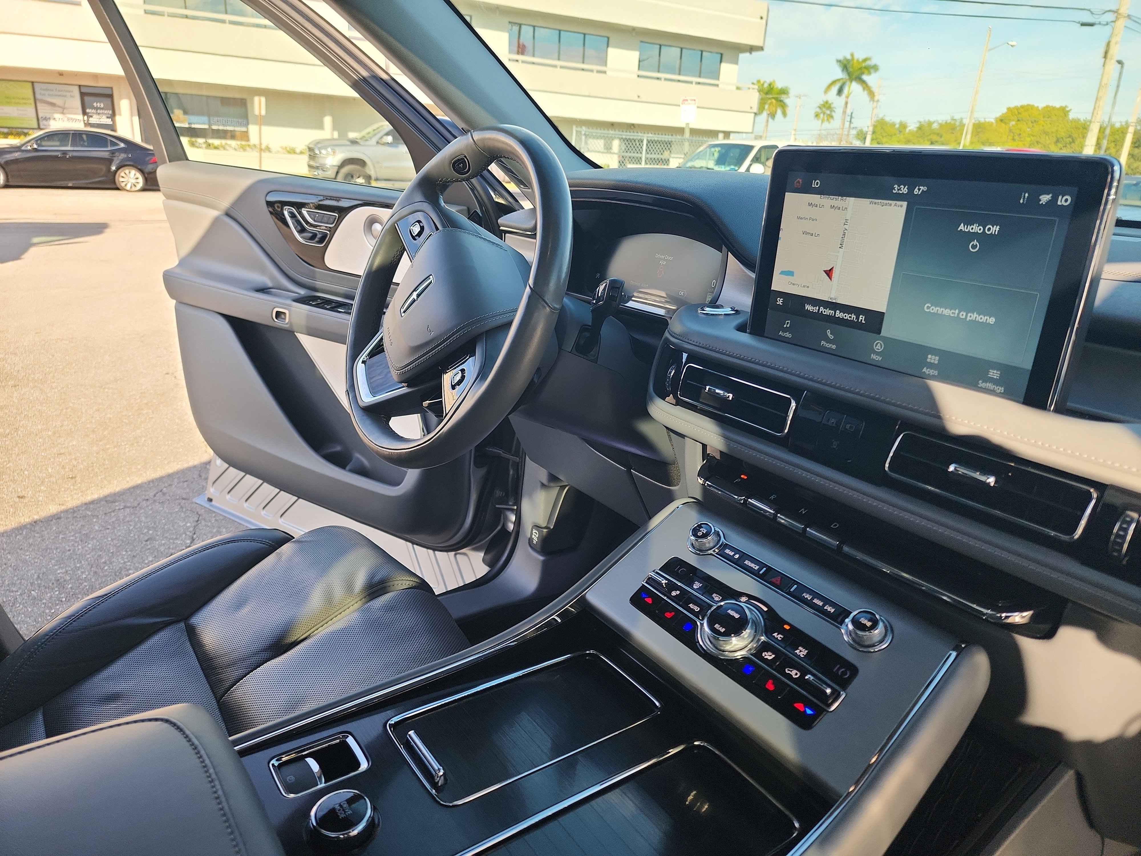 Used 2020 Lincoln Aviator Reserve w/ Equipment Group 202A image 31