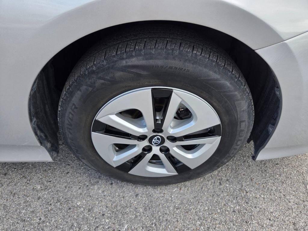 Used 2016 Toyota Prius Four image 19