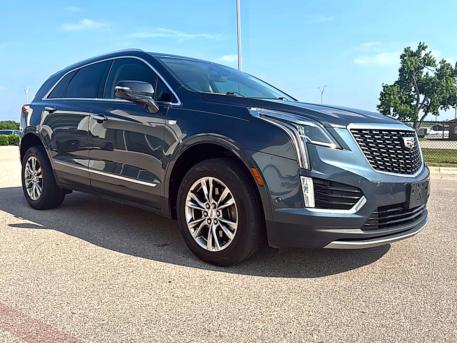 Used 2020 Cadillac XT5 Premium Luxury FWD image 3