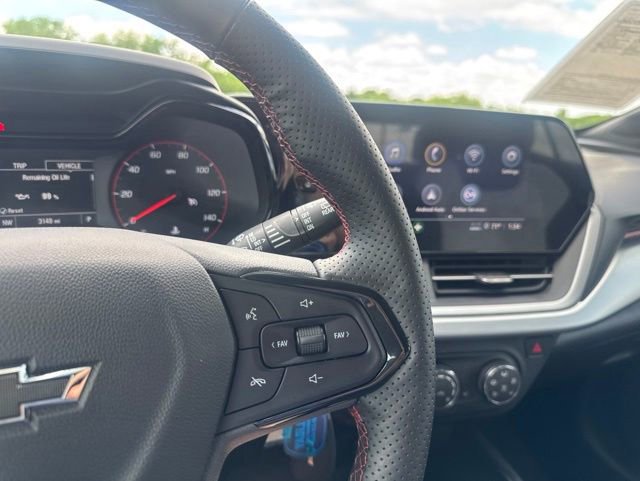 Used 2026 Chevrolet Trax RS w/ Sunroof Package FWD image 3
