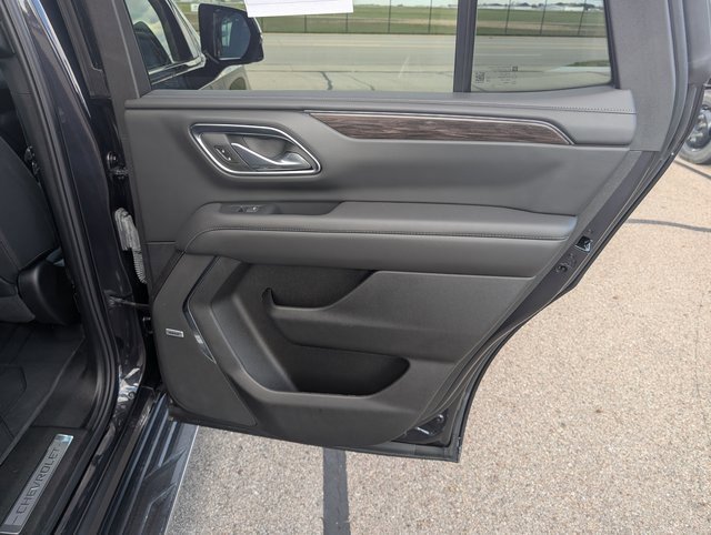 Used 2024 Chevrolet Tahoe LT w/ Luxury Package image 7