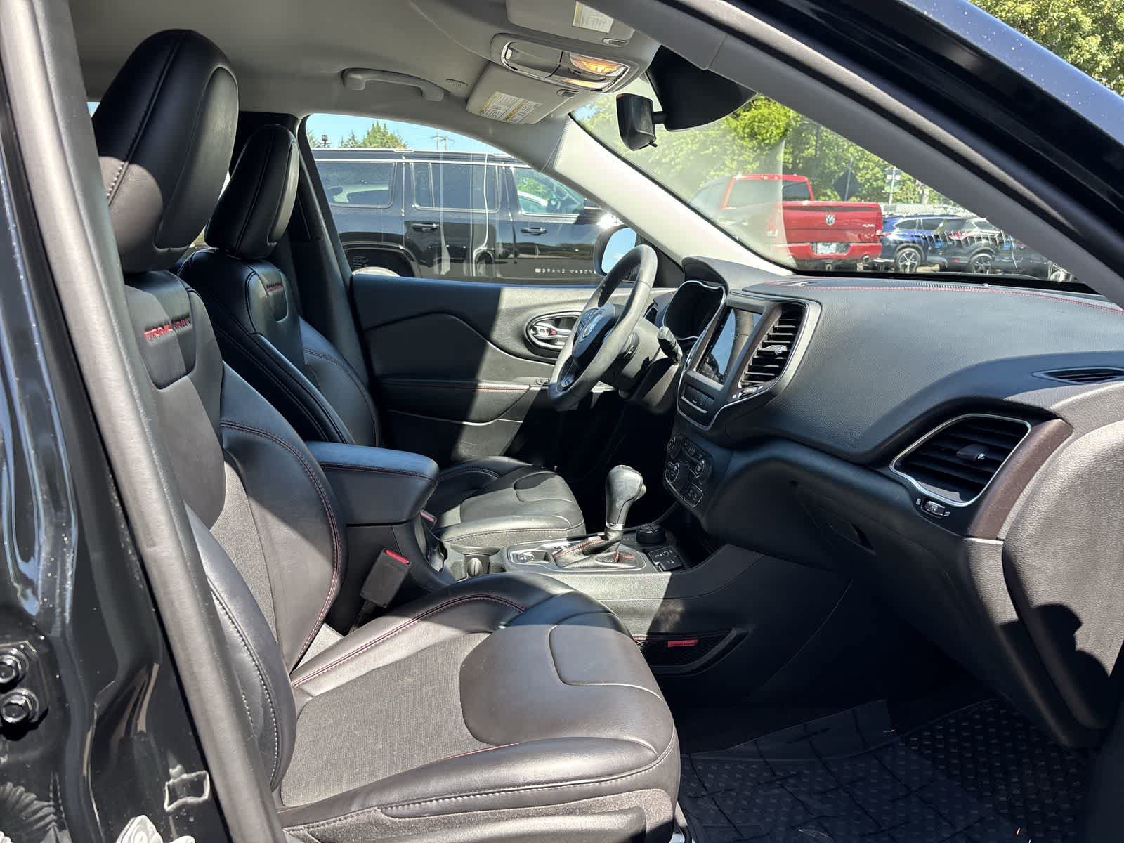 Used 2022 Jeep Cherokee Trailhawk AWD/4WD image 5