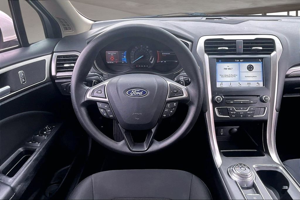 Used 2018 Ford Fusion SE w/ Fusion SE Technology Package image 8