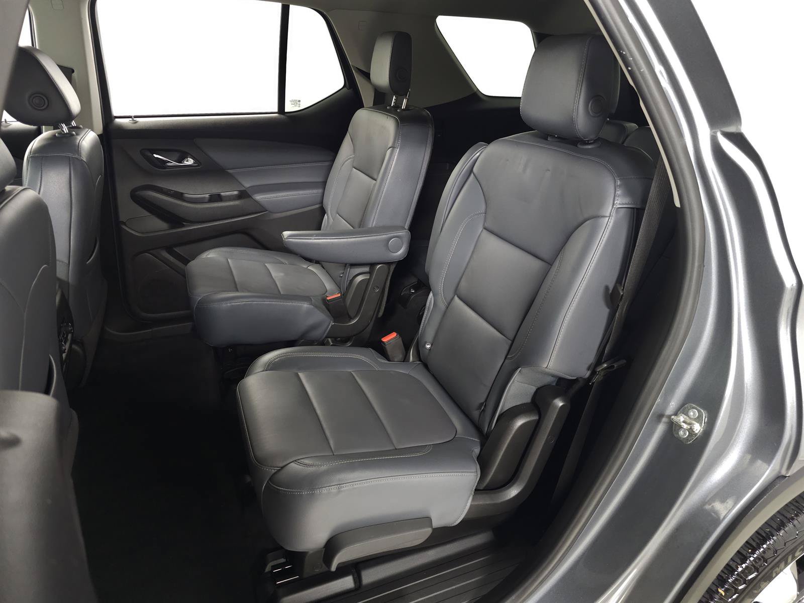 Used 2018 Chevrolet Traverse LT w/ LPO, Floor Liner Package AWD/4WD image 32